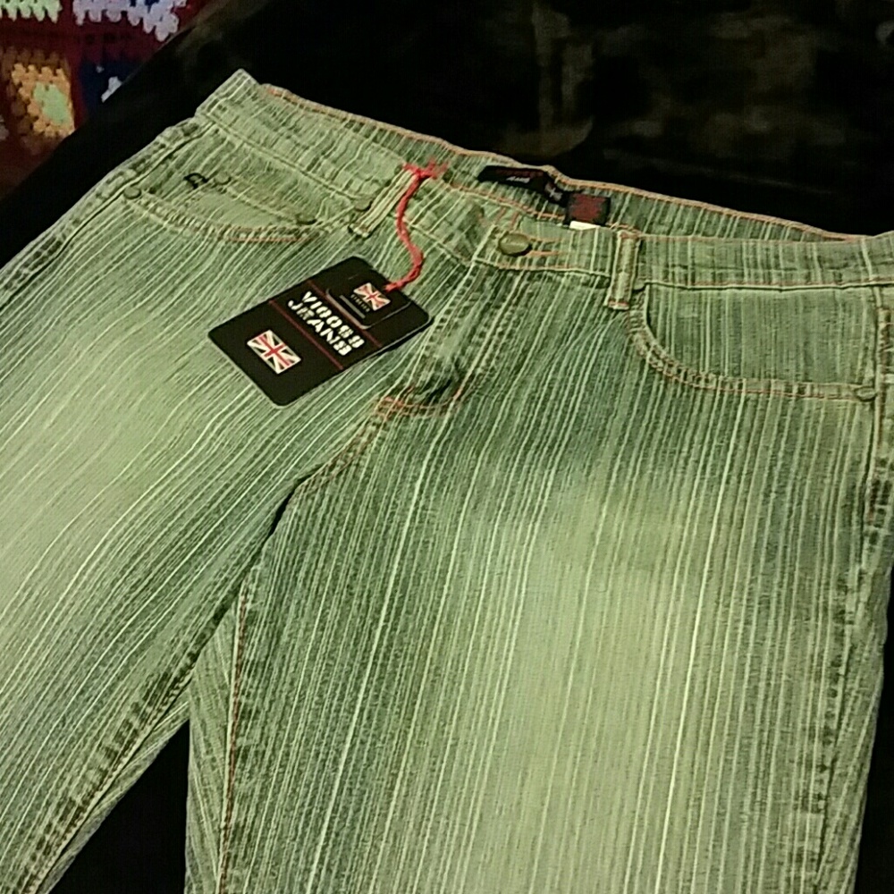 Very fun European Capri jeans by Vigoss!
